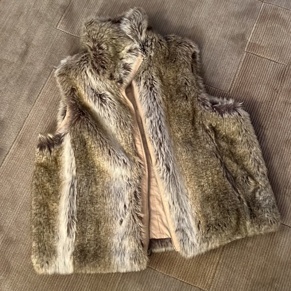 SUPER SOFT REVERSIBLE EXTREMELY WARM FAUX FUR VEST SIZE MED - Picture 6 of 6